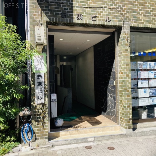新東ビル オフィスビル出入口