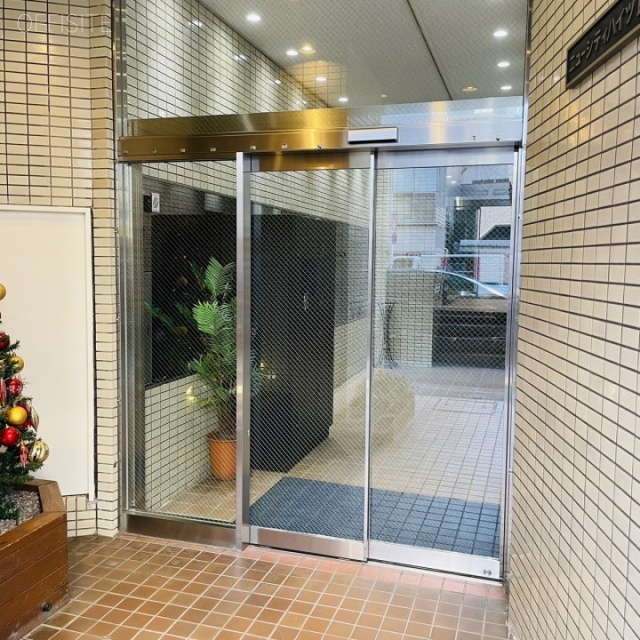 ニューシティハイツ飯田橋 オフィスビル出入口
