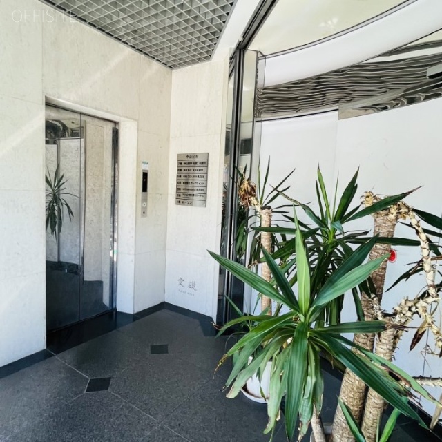 中山ビル エントランス