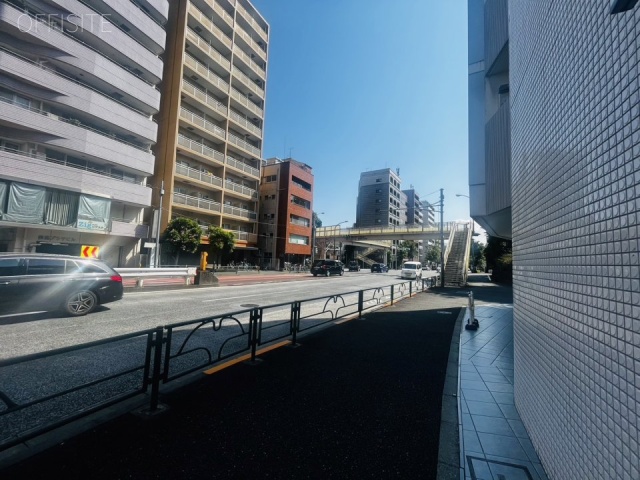 プラウドフラット新宿御苑 前面道路