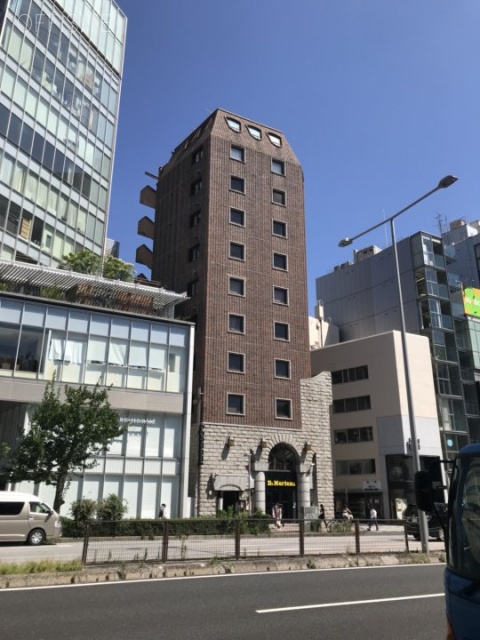 テラアシオス青山 外観