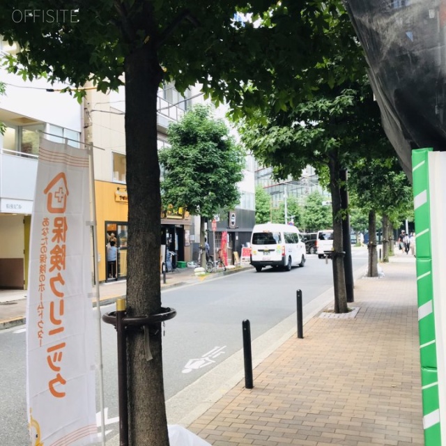 飯田橋丸ビル ビル前面道路