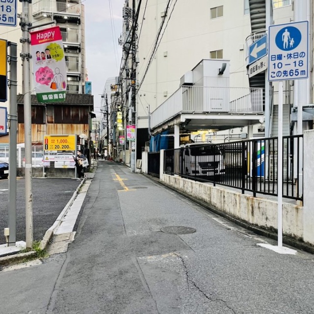 榎本ビル ビル前面道路