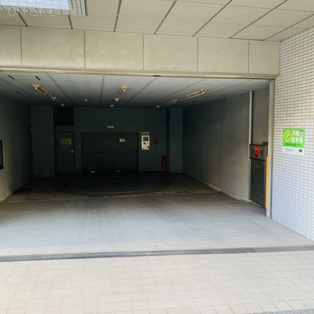 メタリオンOSビル 駐車場