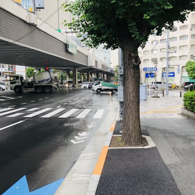 永田町ビル ビル前面道路