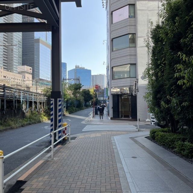 PMO浜松町 前面歩道