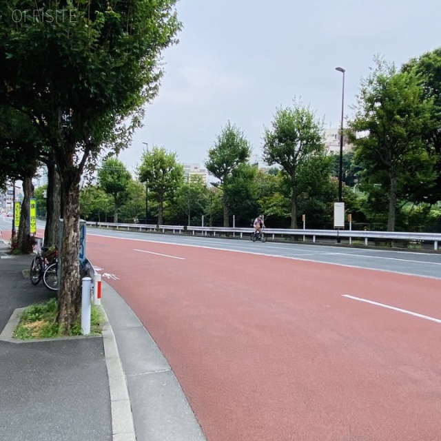 AD市ヶ谷ビル ビル前面道路