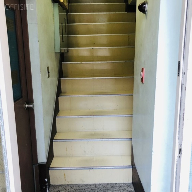 鈴木ビル エントランス