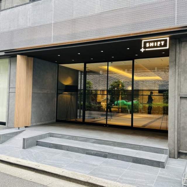 +SHIFT MITA エントランス