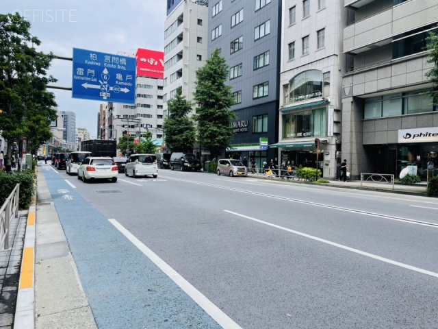 VORT浅草江戸通り 前面に江戸通り