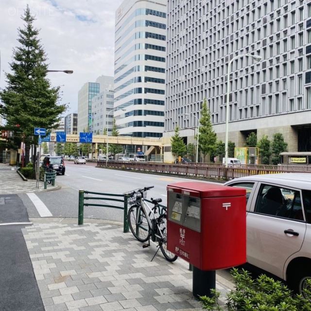 カクトビル宝町 前面は昭和通り