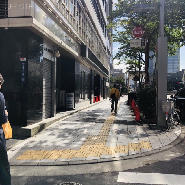八重洲口会館 ビル前面道路