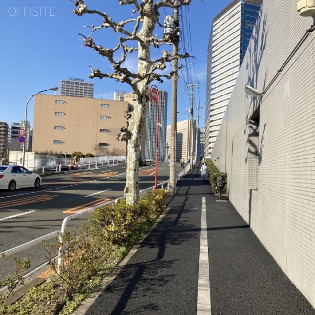I・Sビル 前面歩道