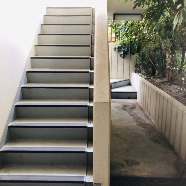 加瀬ビル167 外階段