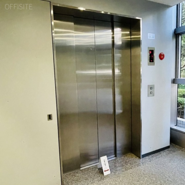FOREFRONT TOWER 人荷用エレベーター