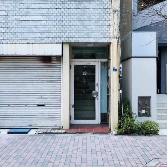 鈴木ビル エントランス