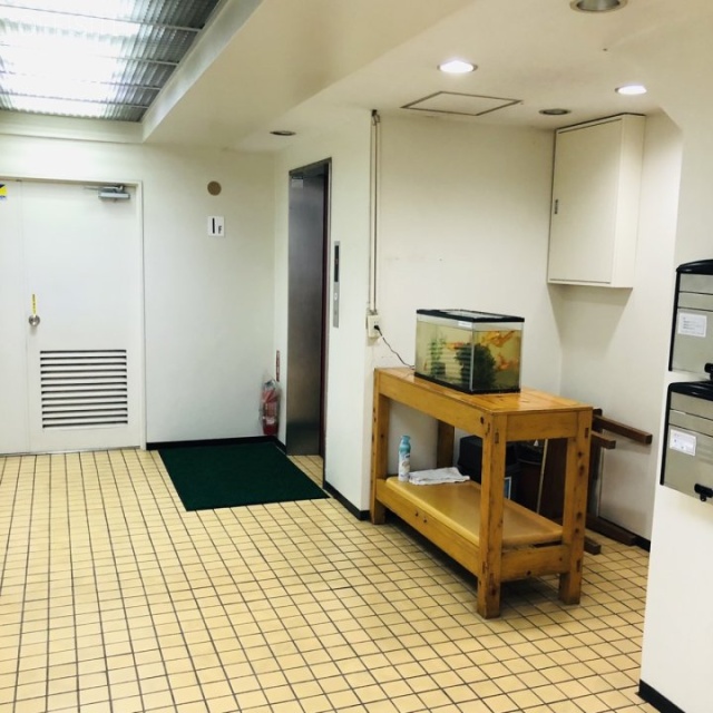 児谷ビル エントランス