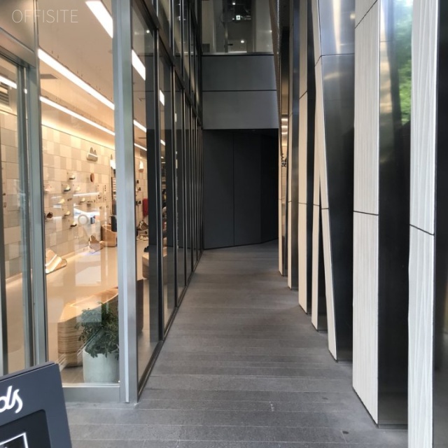 原宿神宮の森ビル エントランス