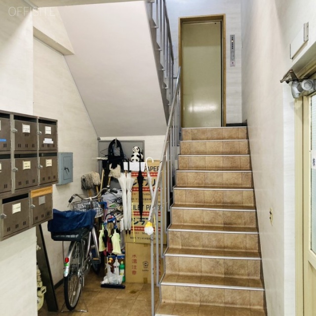 新東ビル エントランス