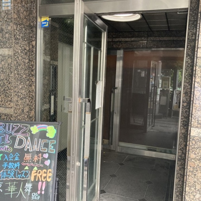 プリオール三信ビル エントランス