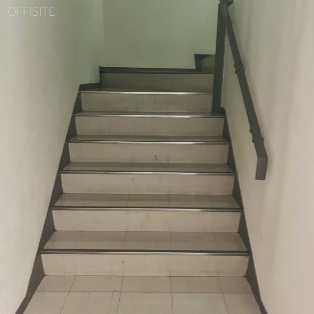 ONEST大宮吉敷町(大同生命大宮)ビル 階段