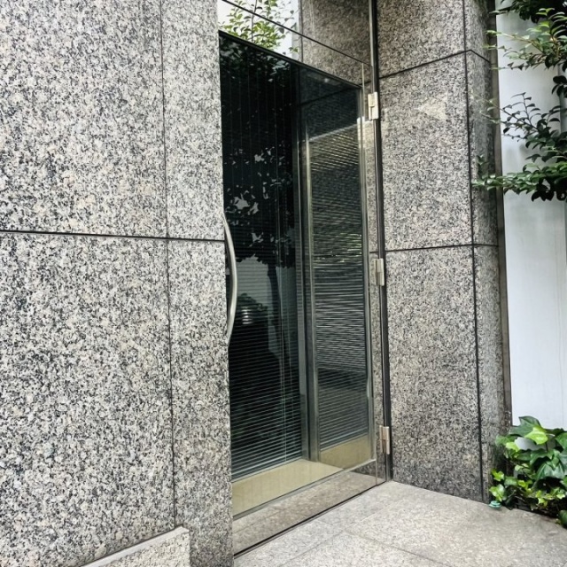 初台共同ビル エントランス