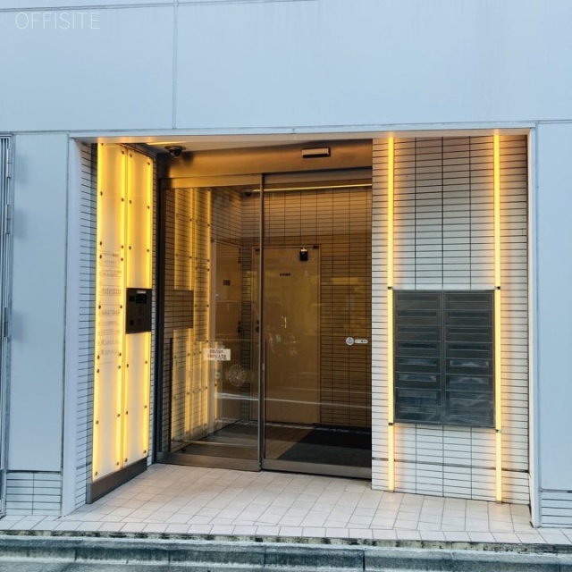 クローバー神谷町 エントランス