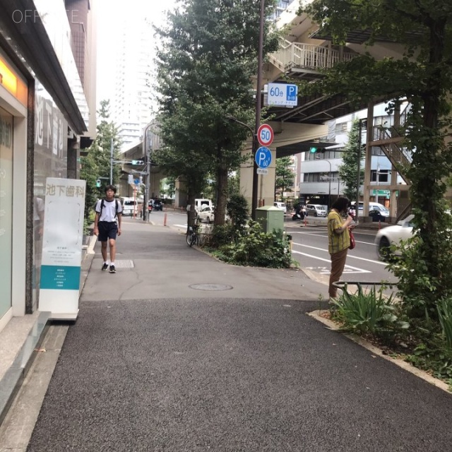 プラネットビル ビル前面道路