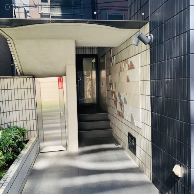 室町フェニックスビル エントランス