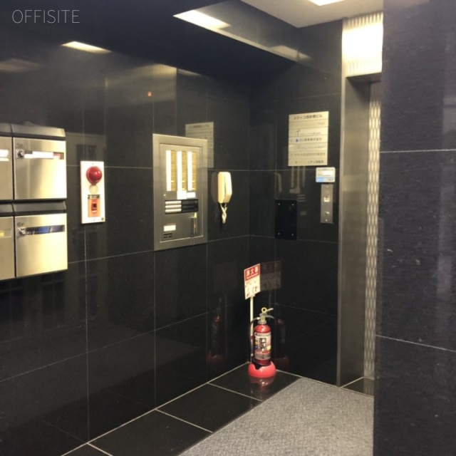 メディコ西新橋ビル エントランス