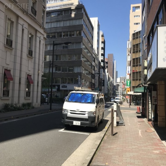 銀座小林ビル ビル前面道路