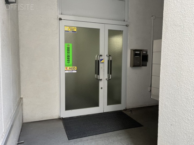 馬事畜産会館 エントランス