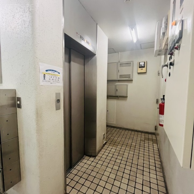 西新橋ビル エントランス