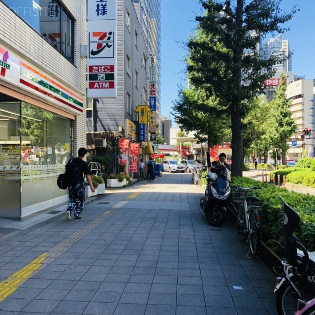 新中央ビル ビル前面道路