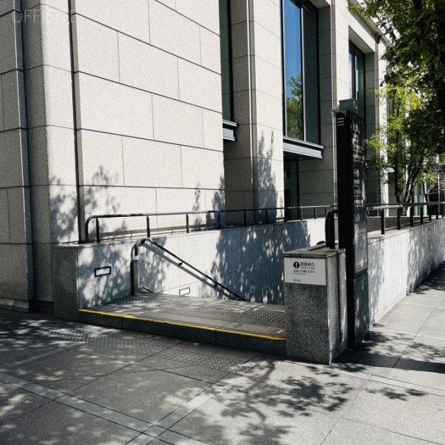 日本生命丸の内ビル 地下通用口