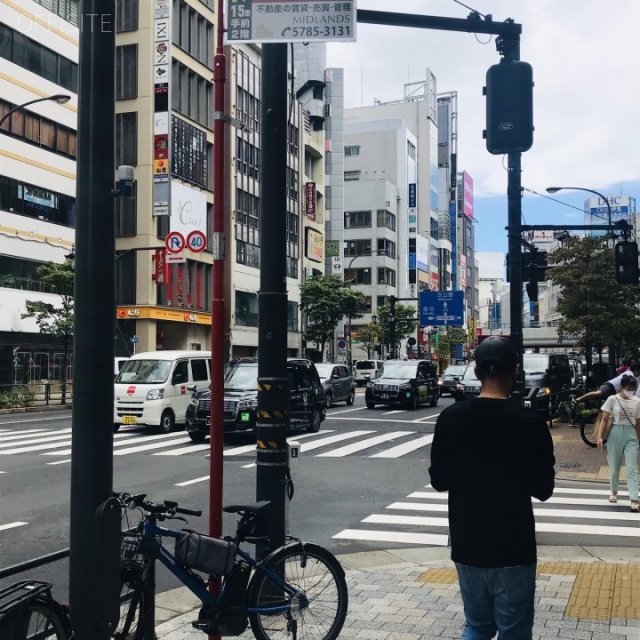 六本木アーバンビル ビル前面道路
