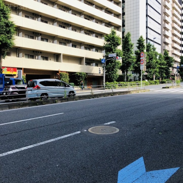 五反田フラットアイアンビル 前面道路は第二京浜