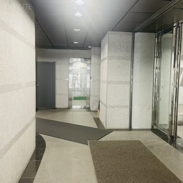 三恵ビル エントランス