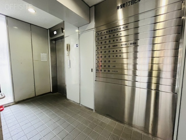 神保町1丁目ビル エントランス