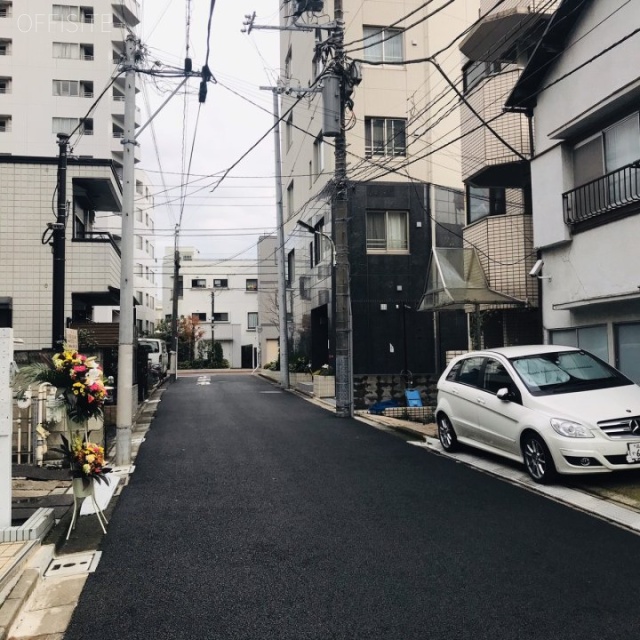 アヴニール高輪 ビル前面道路