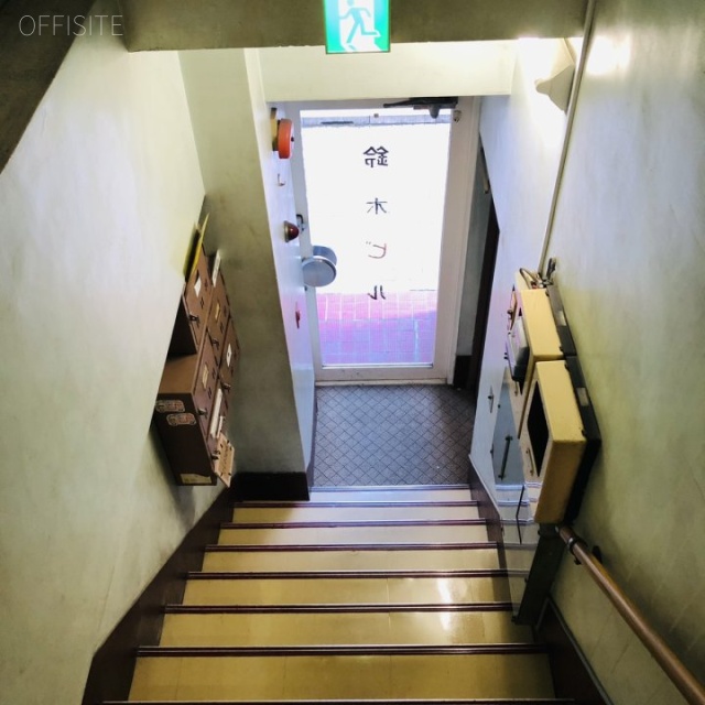 鈴木ビル エントランス