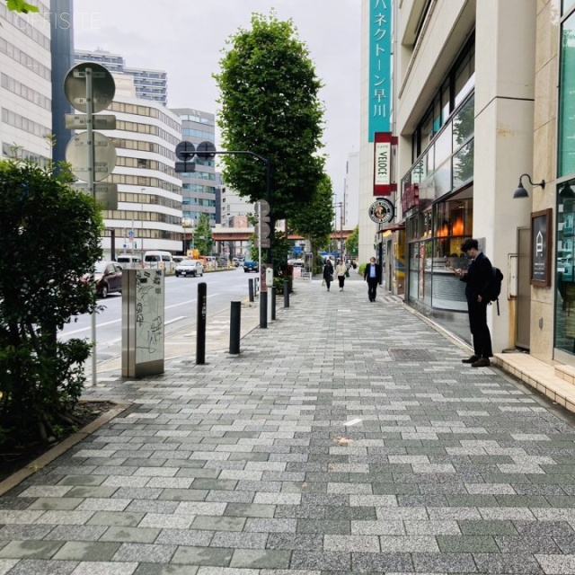 フォロス岩本町ビル 前面歩道