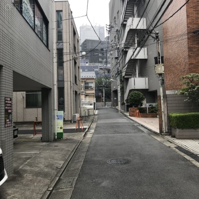 第2トミスビル ビル前面道路