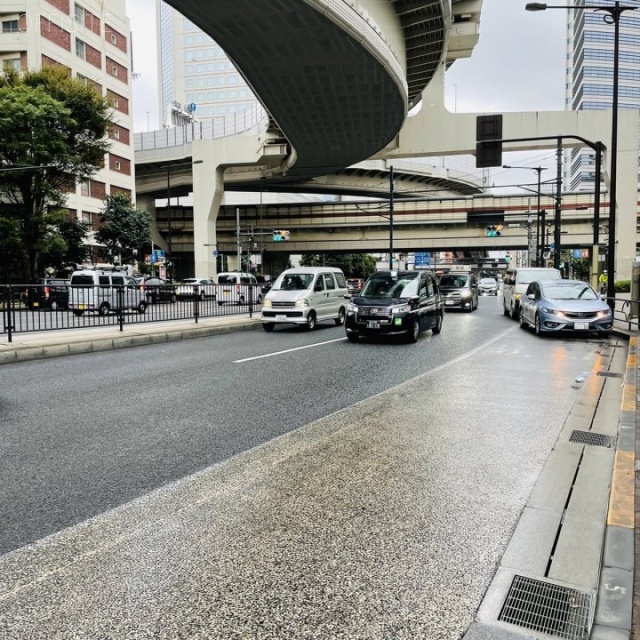 トーシンビル ビル前面道路