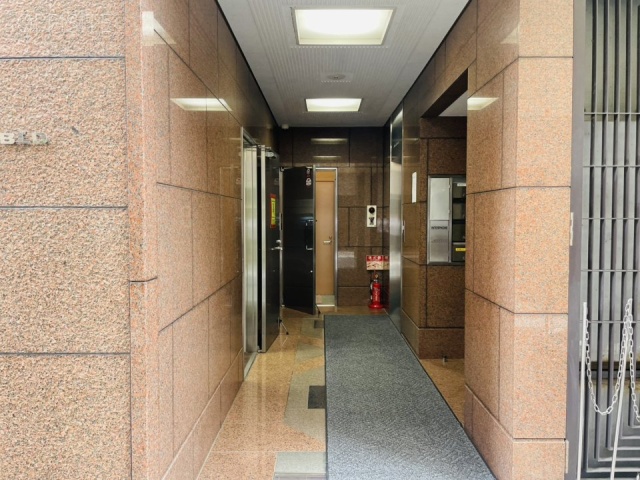 平和MKビル エントランス