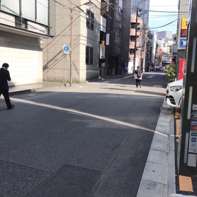 金剛ビル ビル前面道路