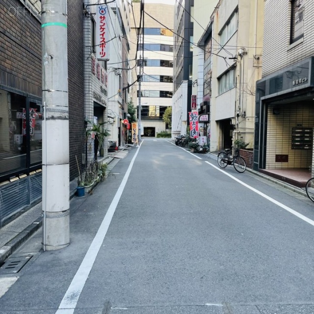 GEMINI-ONE ビル前面道路