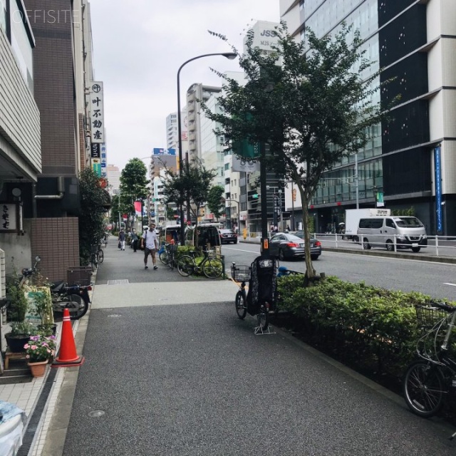 左門町パクスビル ビル前面道路