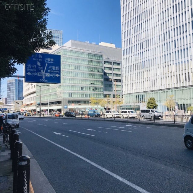住友生命赤坂ビル ビル前面道路