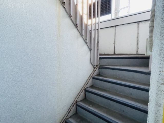 ミツオ湯島ビル 階段
